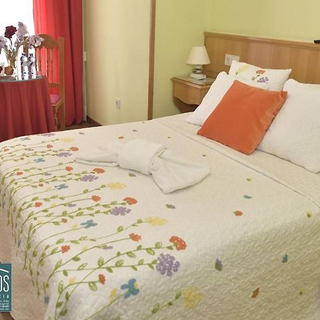 Hostal Ponte Dos Santos 리바데오 외부 사진