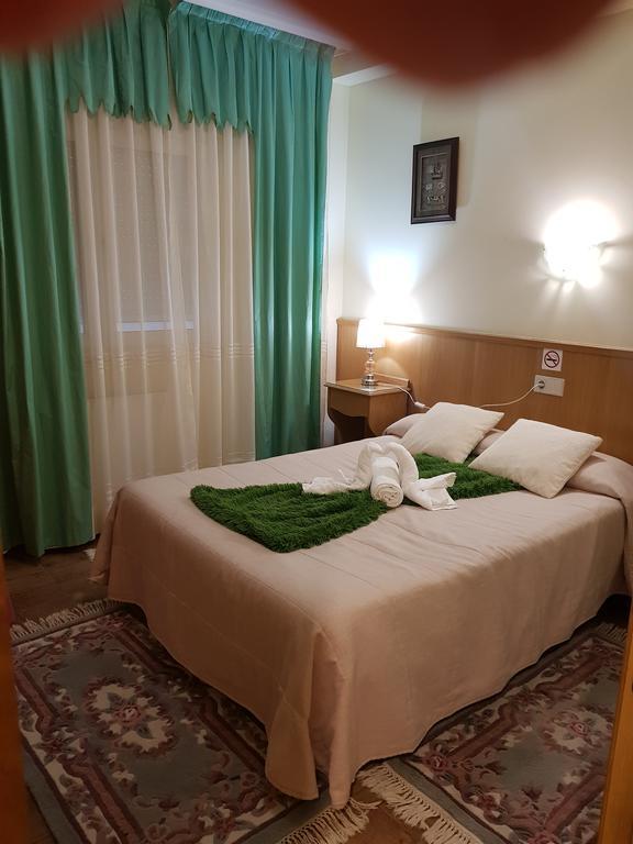 Hostal Ponte Dos Santos 리바데오 외부 사진