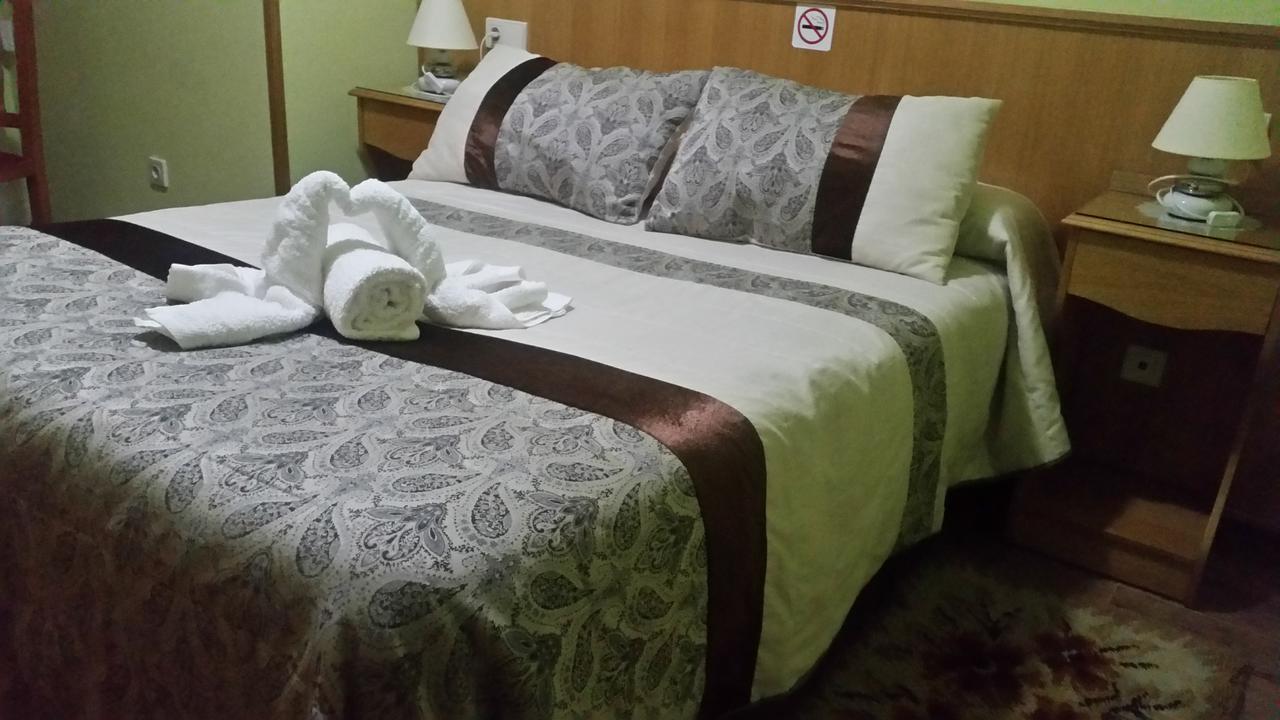 Hostal Ponte Dos Santos 리바데오 외부 사진