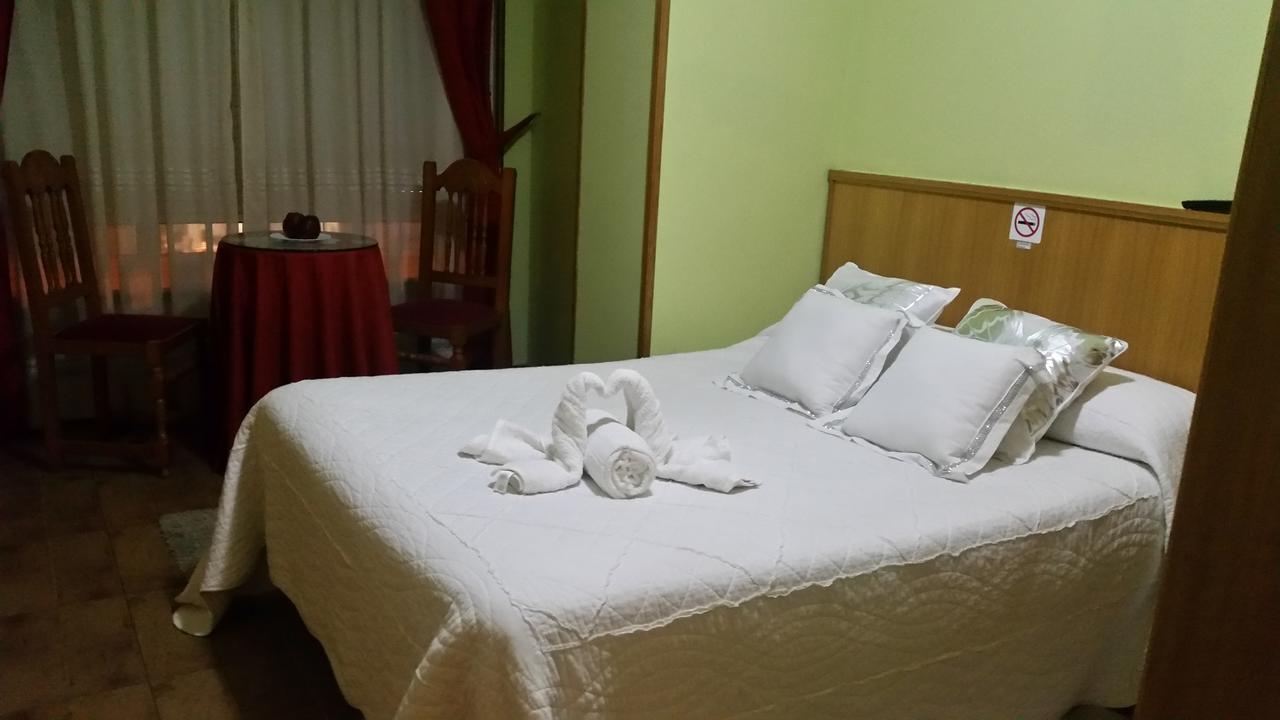 Hostal Ponte Dos Santos 리바데오 외부 사진