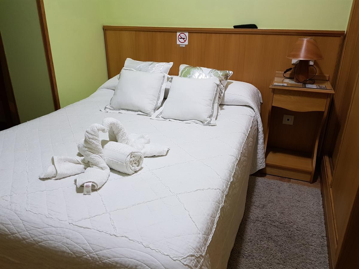 Hostal Ponte Dos Santos 리바데오 외부 사진