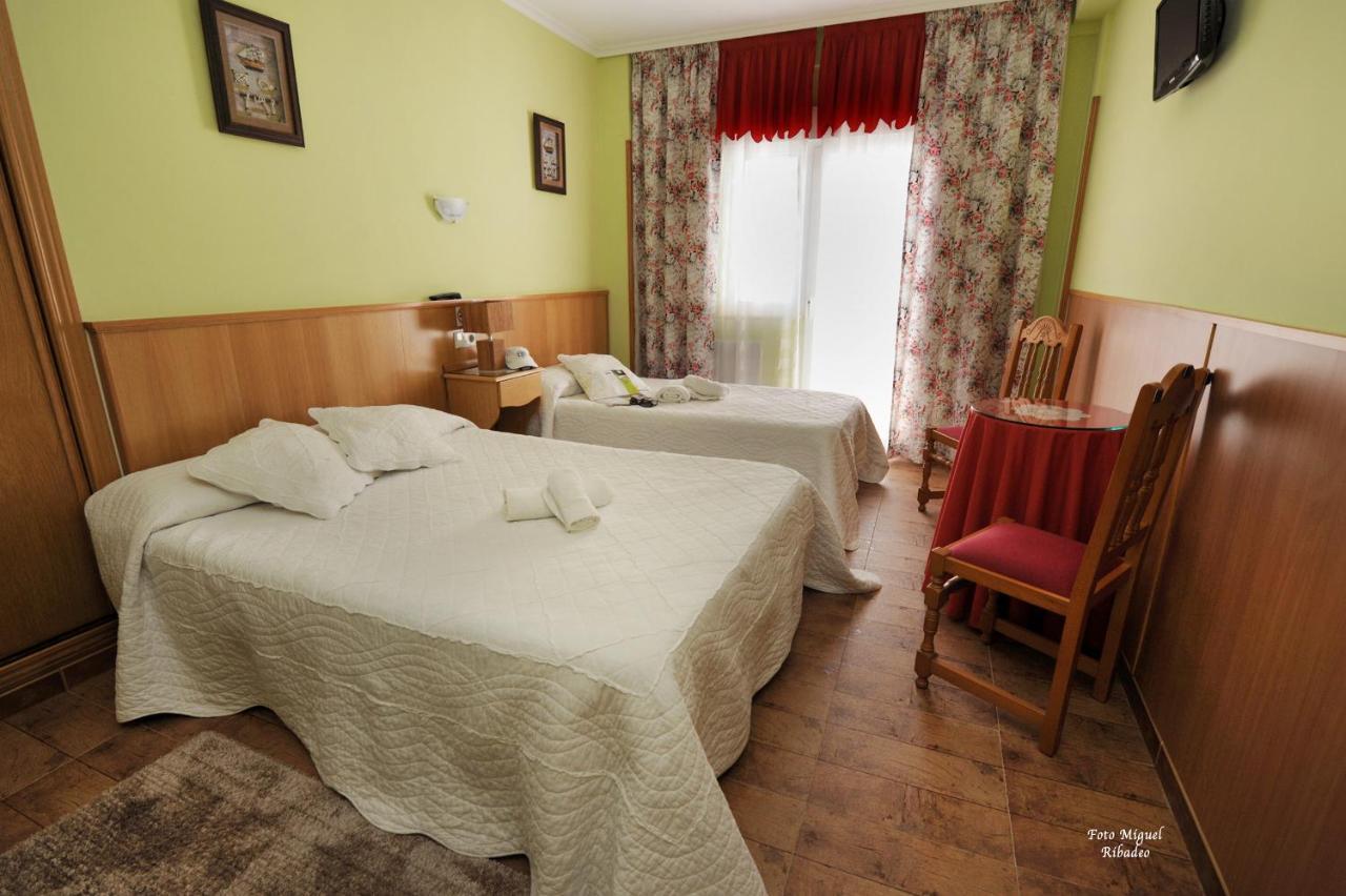 Hostal Ponte Dos Santos 리바데오 외부 사진